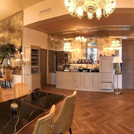 Chateau De Longpre Hotel