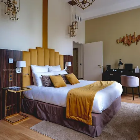 מלון Chateau De Longpre 4*