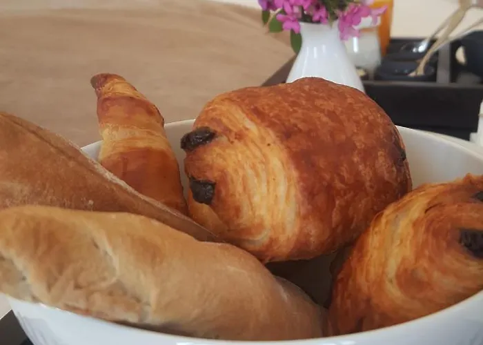 Chateau De Longpre Hotel 4*