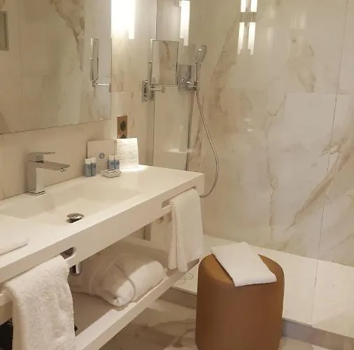 Hotel Chateau De Longpre