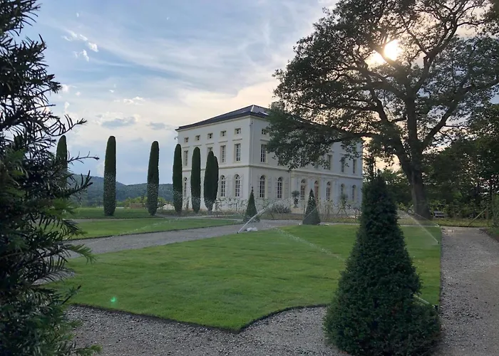 Chateau De Longpre Hotel 4*