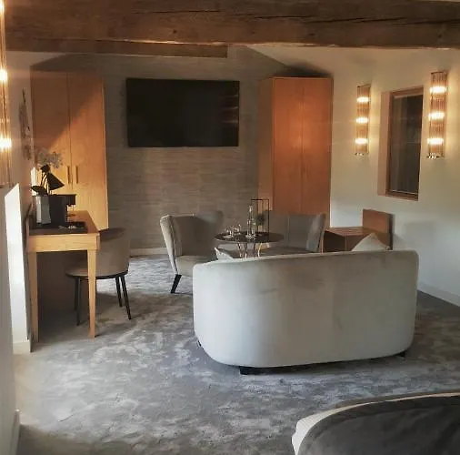 Chateau De Longpre 4*