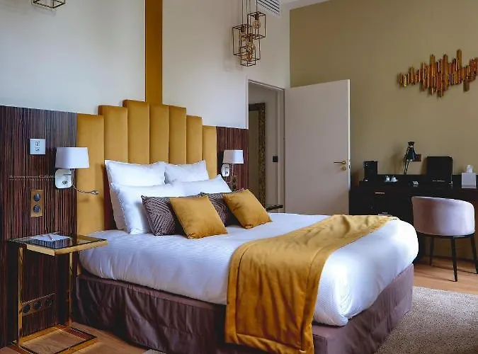 Hotel Chateau De Longpre 4*