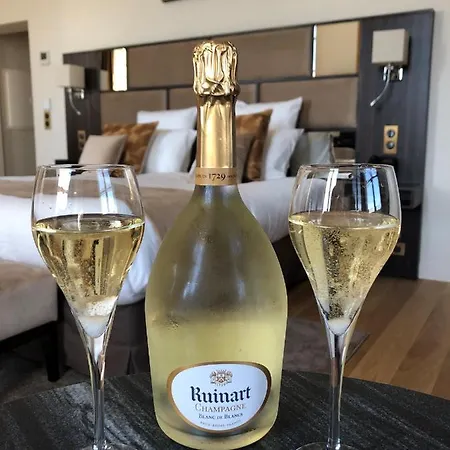 Chateau De Longpre Otel