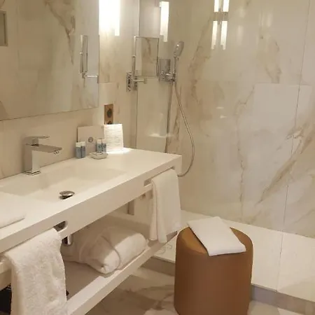 Otel Chateau De Longpre