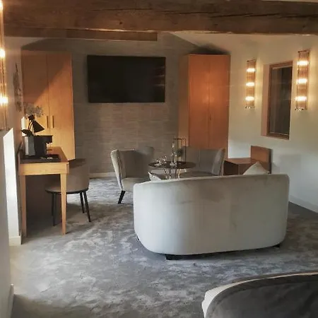 Chateau De Longpre 4*