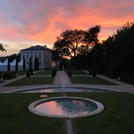 Hotel Chateau De Longpre 4*