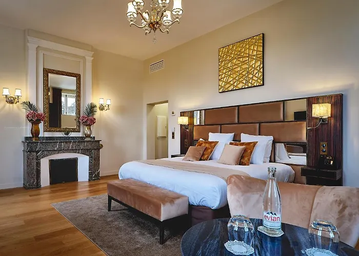 Hotel Chateau De Longpre