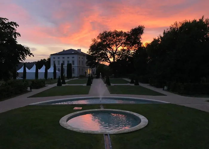 Hotel Chateau De Longpre 4*