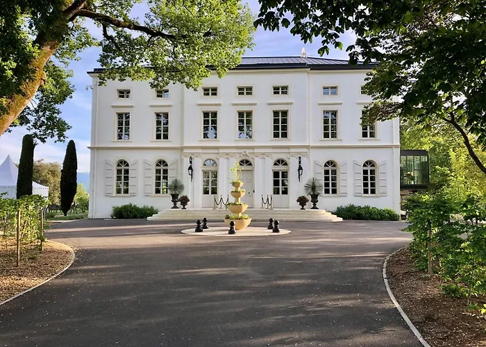 Hotel Chateau De Longpre 4*